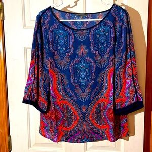 Adrianna papell boat neck cut top.